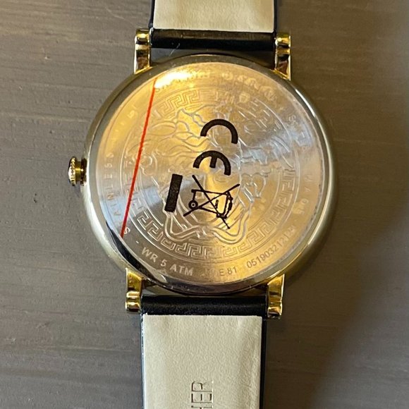 Versace Women's V-Circle Medusa Watch - Picture 4 of 7